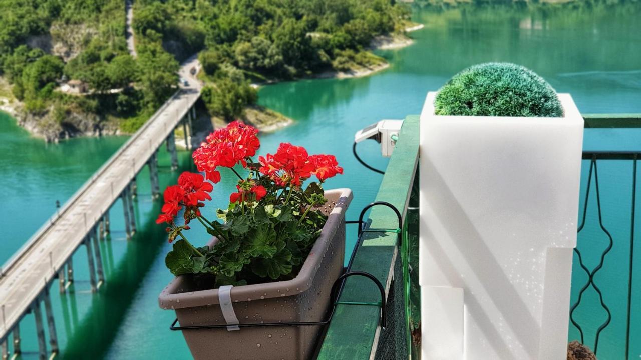La Terrazza Sul Lago Turano Castel di Tora Εξωτερικό φωτογραφία