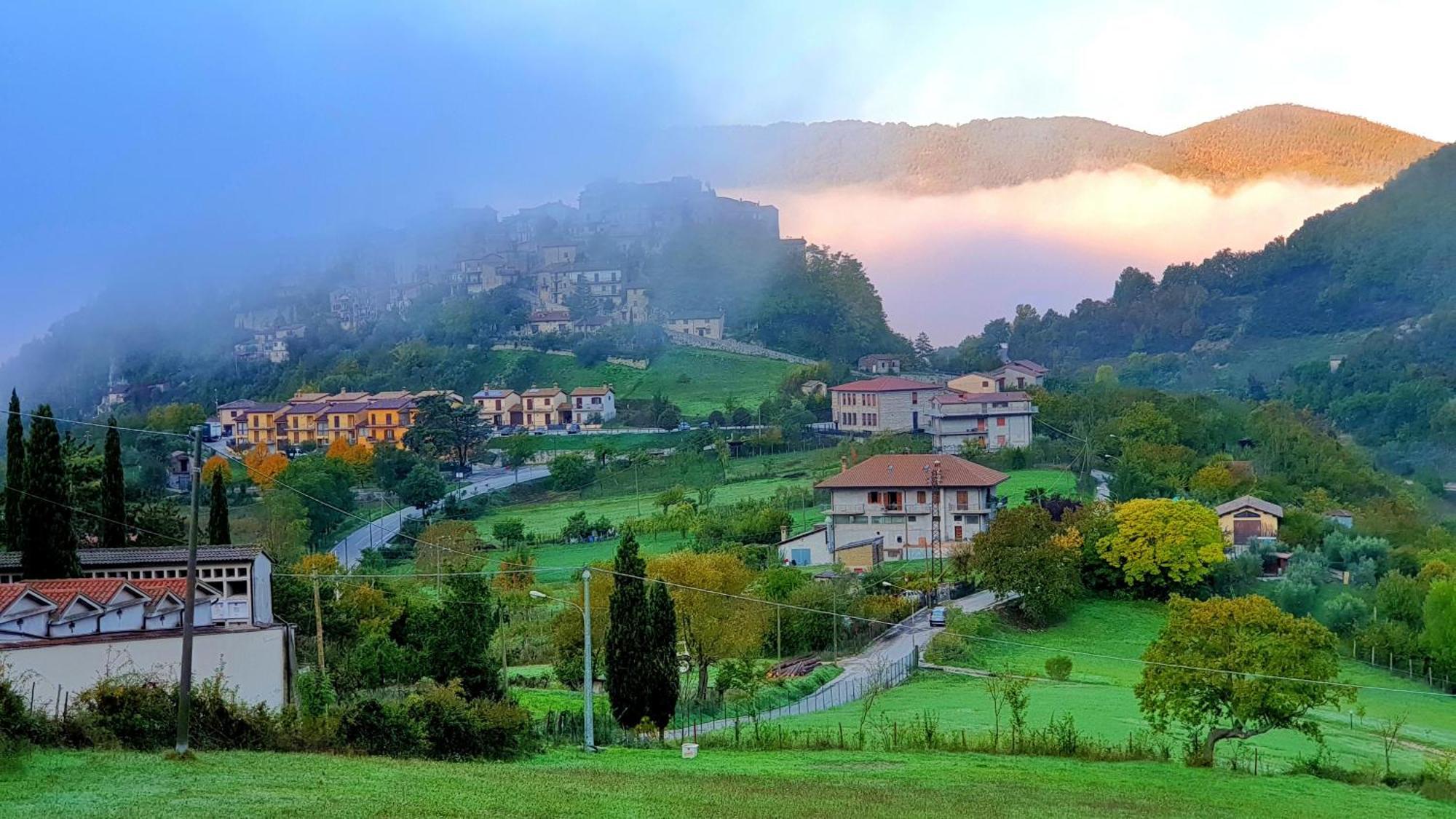 La Terrazza Sul Lago Turano Castel di Tora Εξωτερικό φωτογραφία