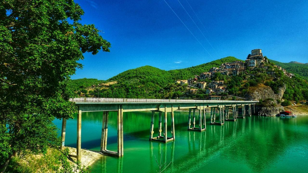 La Terrazza Sul Lago Turano Castel di Tora Εξωτερικό φωτογραφία