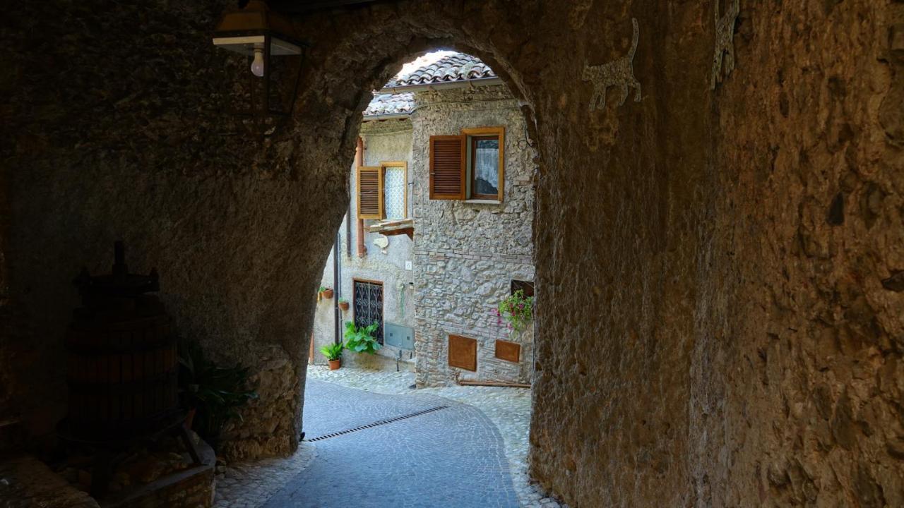 La Terrazza Sul Lago Turano Castel di Tora Εξωτερικό φωτογραφία