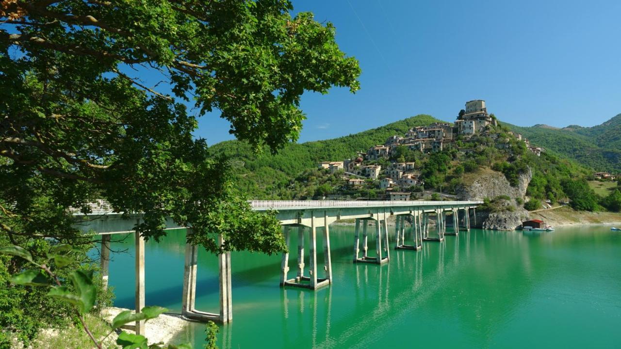 La Terrazza Sul Lago Turano Castel di Tora Εξωτερικό φωτογραφία