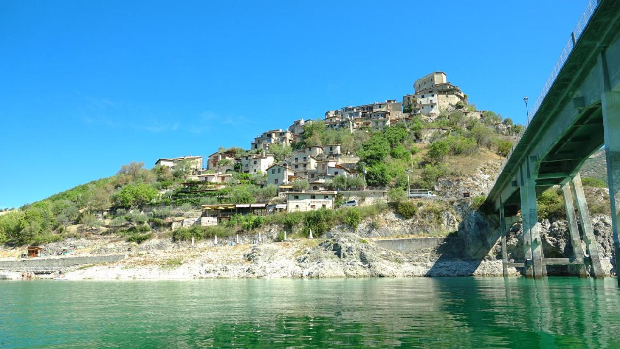 La Terrazza Sul Lago Turano Castel di Tora Εξωτερικό φωτογραφία