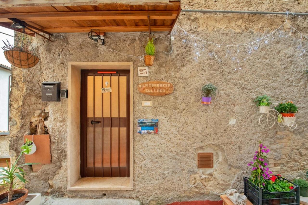 La Terrazza Sul Lago Turano Castel di Tora Εξωτερικό φωτογραφία