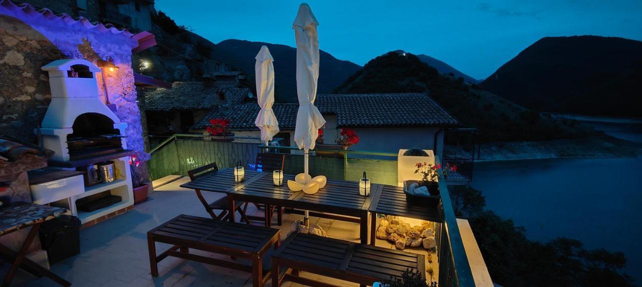 La Terrazza Sul Lago Turano Castel di Tora Εξωτερικό φωτογραφία