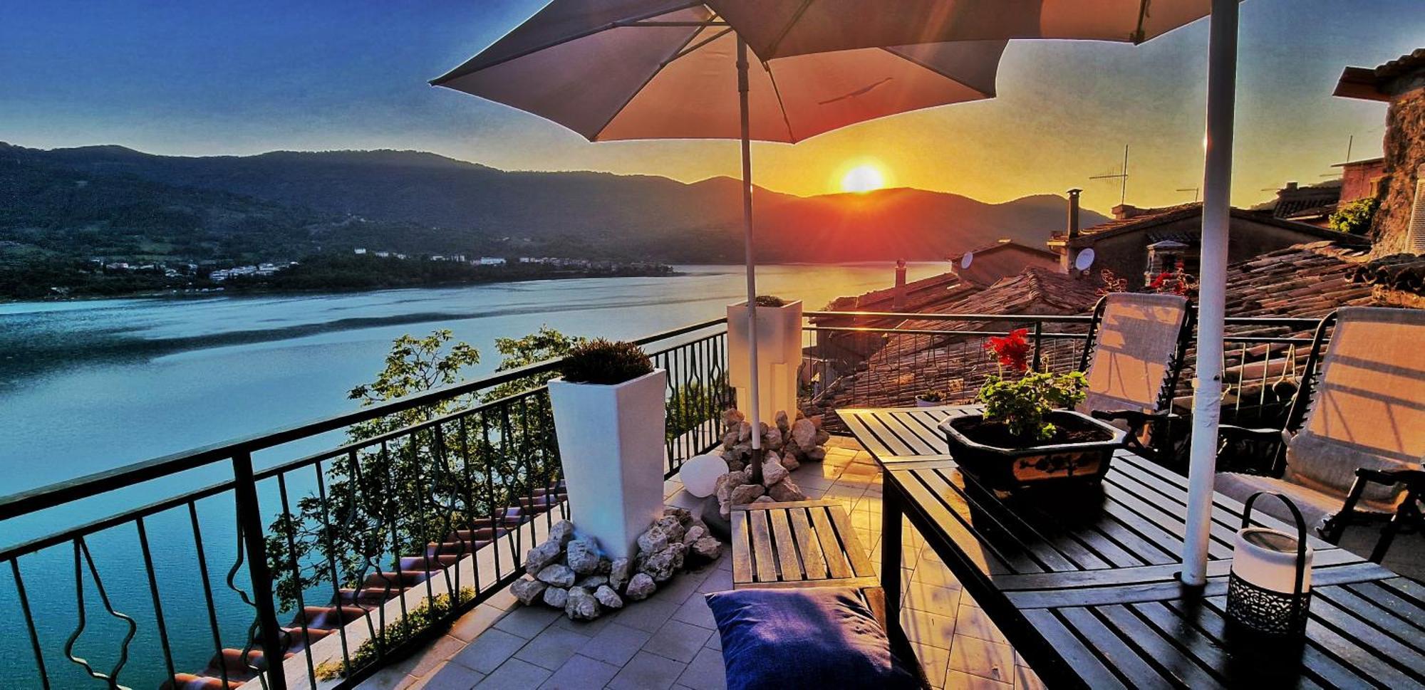 La Terrazza Sul Lago Turano Castel di Tora Εξωτερικό φωτογραφία
